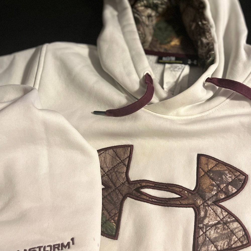 UNDER ARMOUR
Medium/Loose